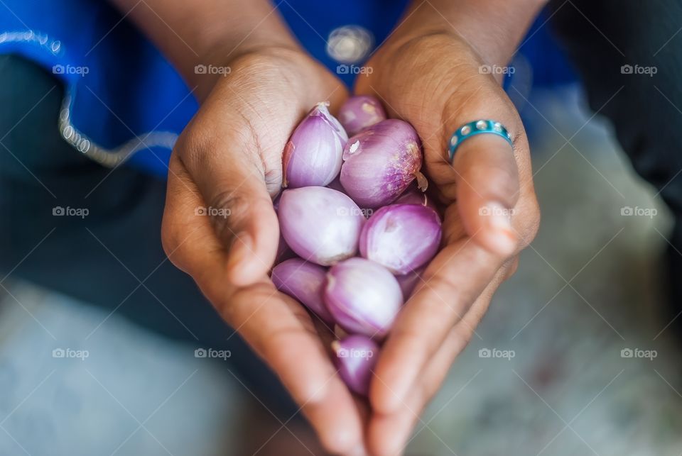 Woman holding onions in hand