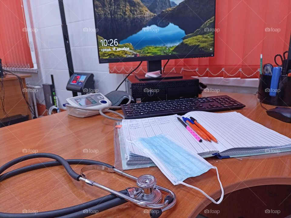 doctor's desk, monitor, magazines, glasses, onendoskom, monitor on the table, desktop, window, blinds, orange