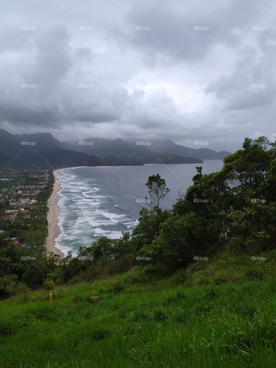 Paisagem de praia no Brasil.