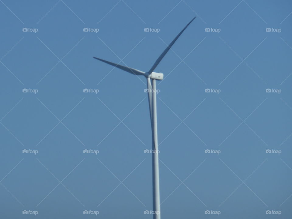 Texas wind 💨 farm. This is a picture of a electric wind 💨 mill used to generate energy ⚡