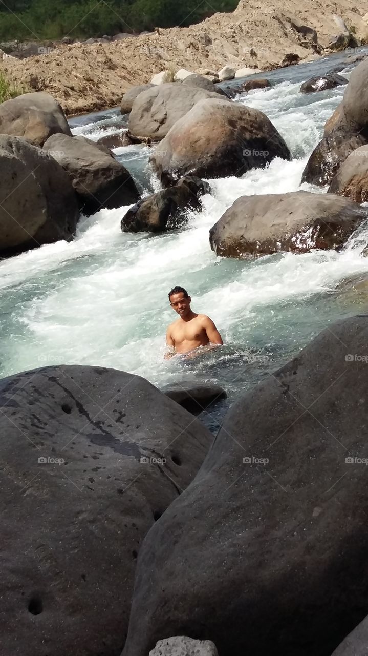 feel the summer in river