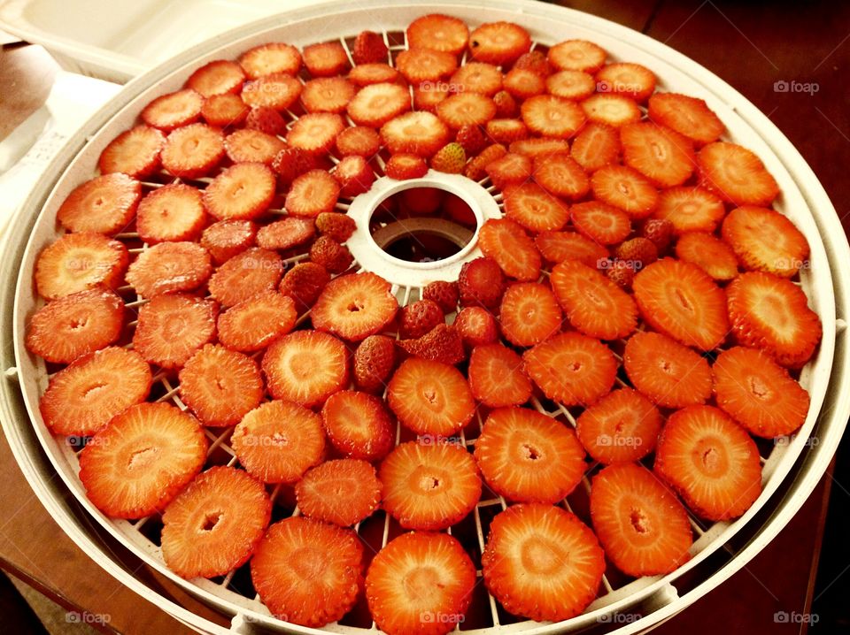 Strawberry Slices to Dry