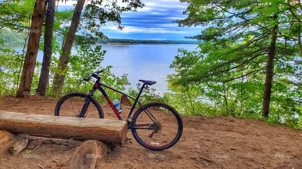 mtb by lake