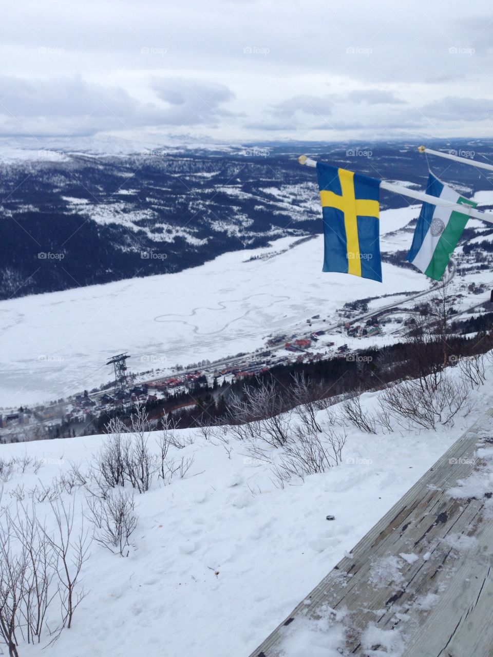The Swedish and the Jämtlands flag in Åre