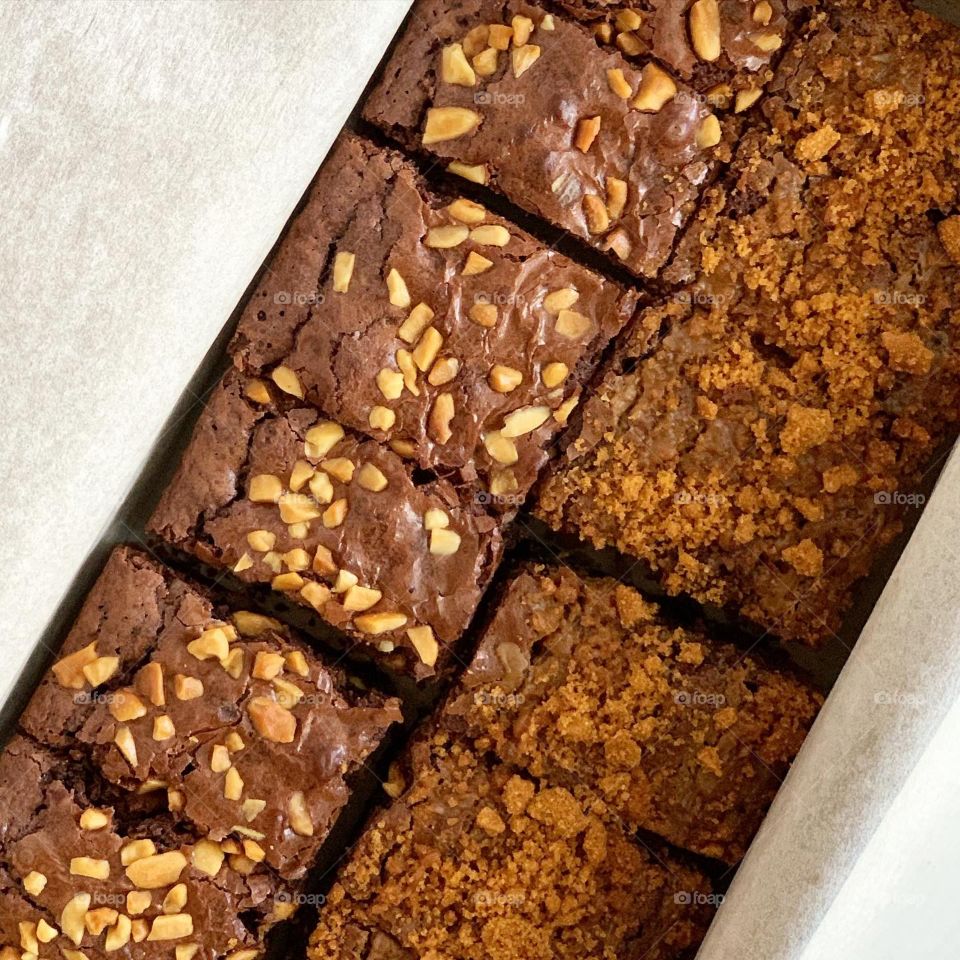 Half batter joy brownies in peanuts & speculoos 
