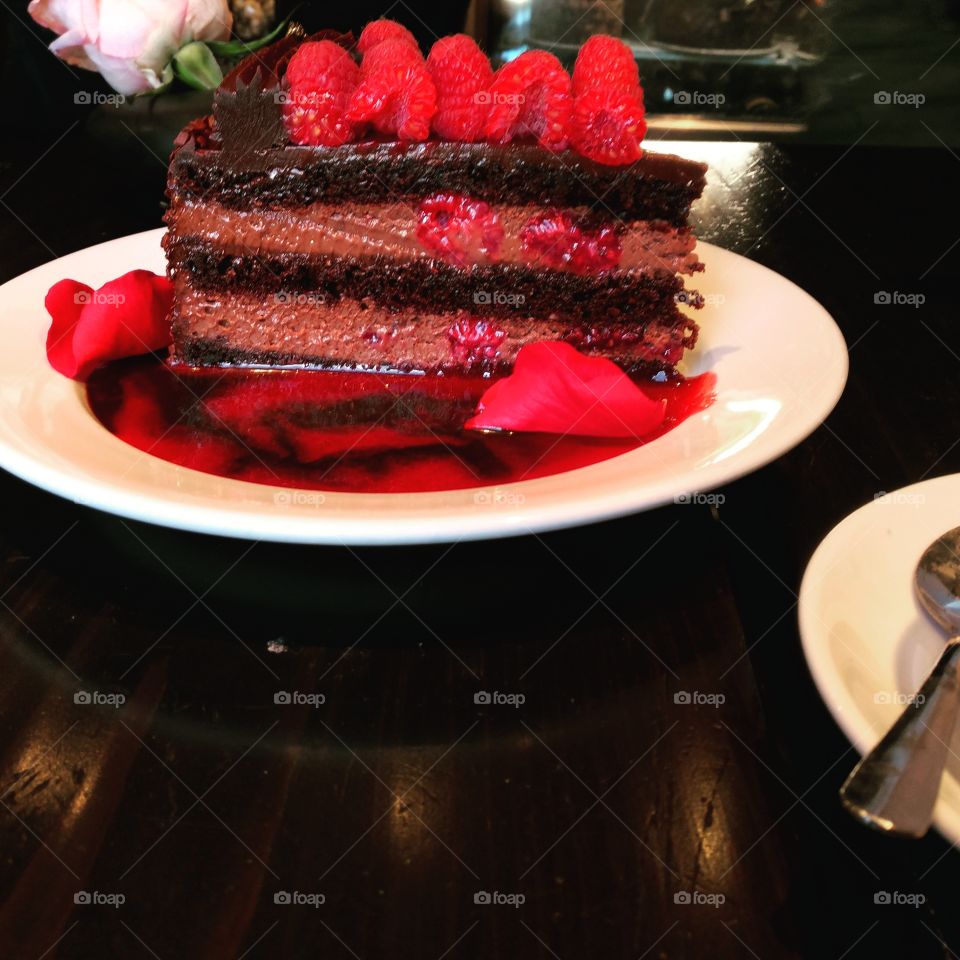 Chocolate raspberry cake