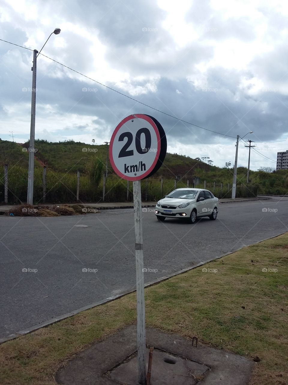Example of signs used in Brazilian traffic.