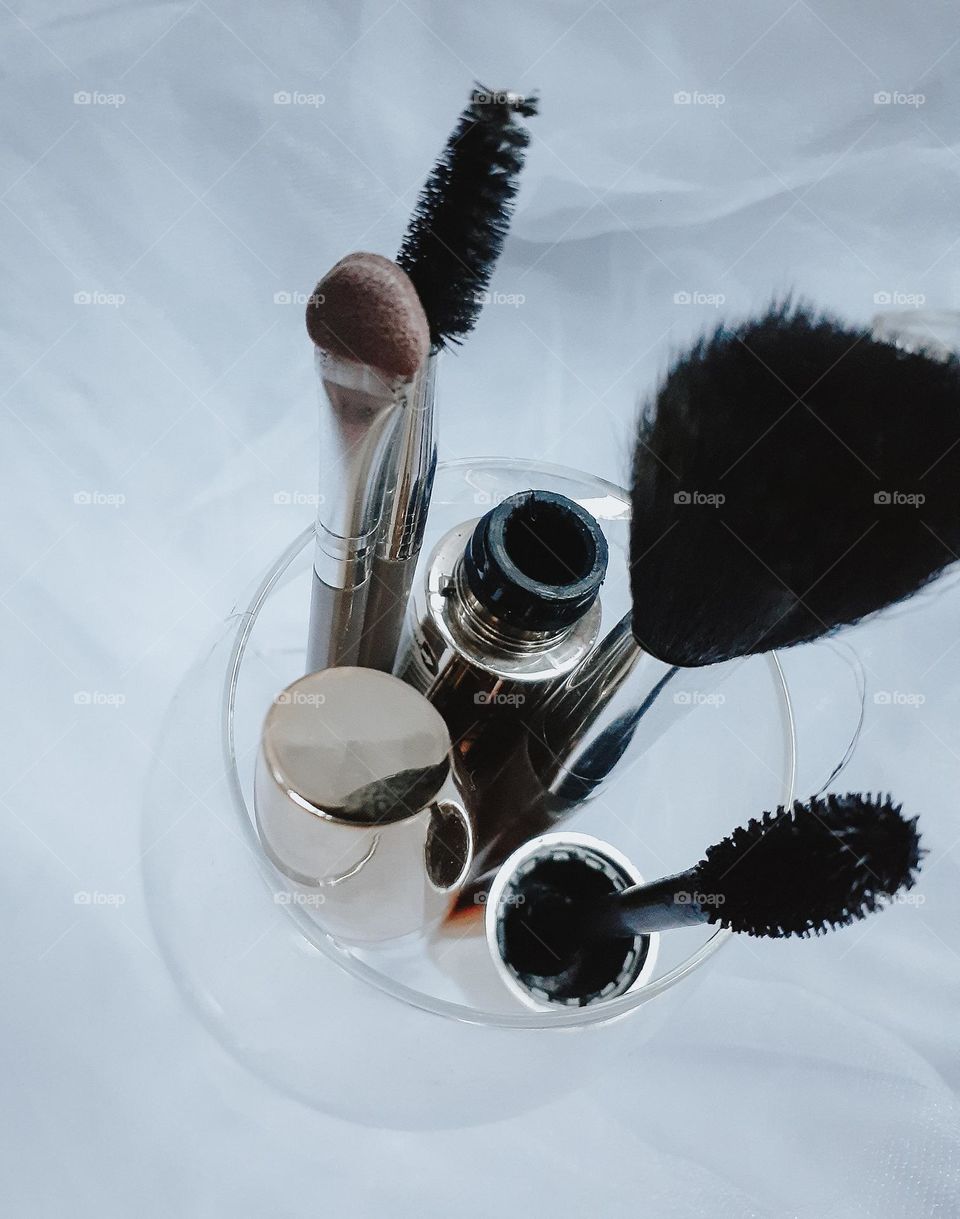 Products for coloring eyes