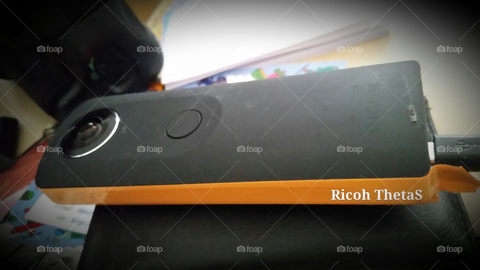 Ricoh ThetaS
Camera 360°