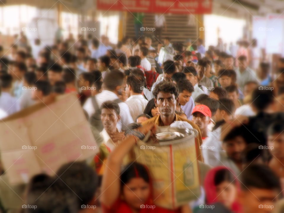 Crowded Delhi railwaystation