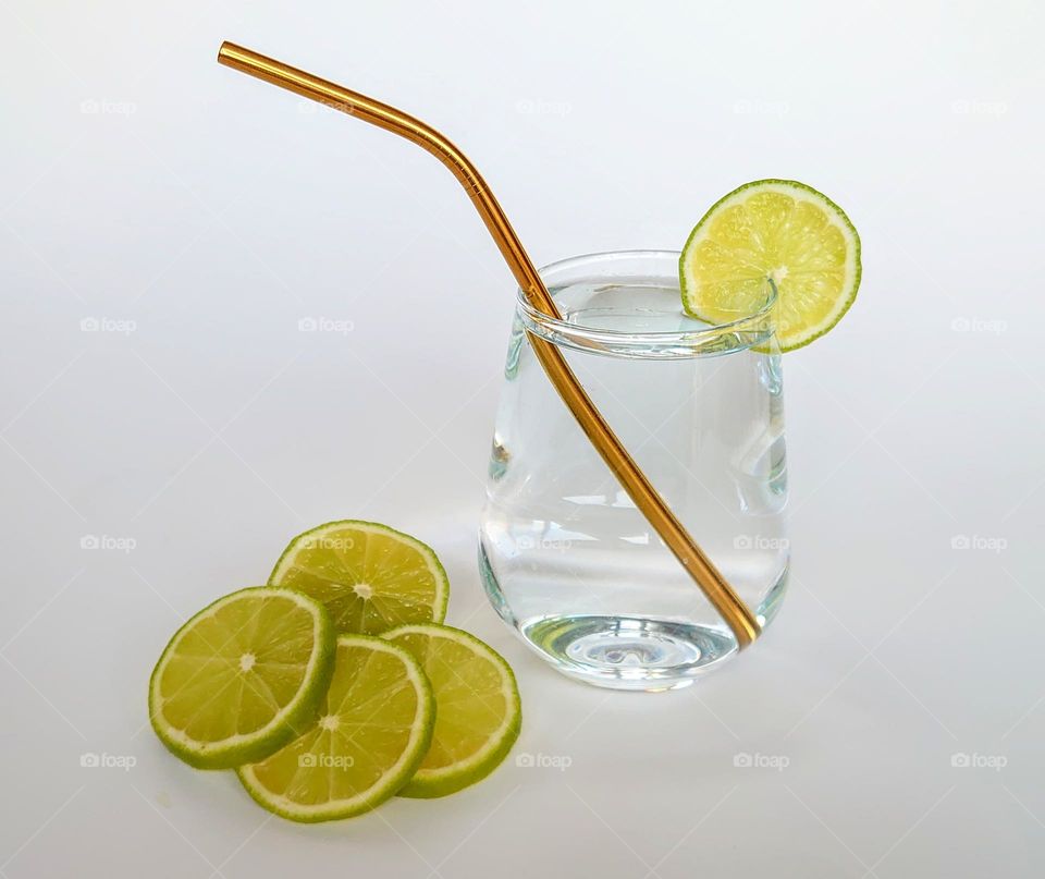 Reusable tableware🥤 Pure water💧 Lime 🍋 Straw ♻️
