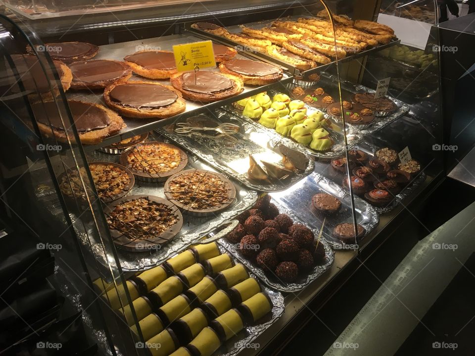 Display of baked goods 