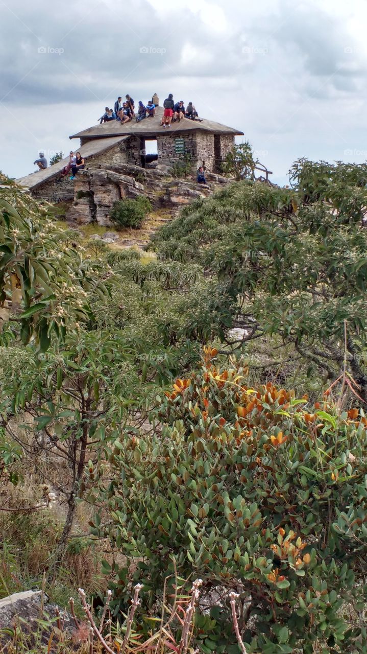 Natureza com pirâmide 