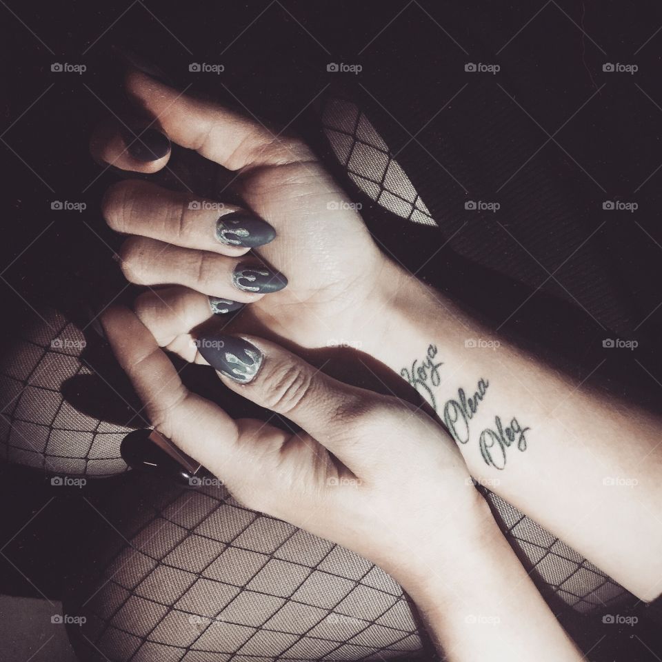 Tattooed hands and manicure 