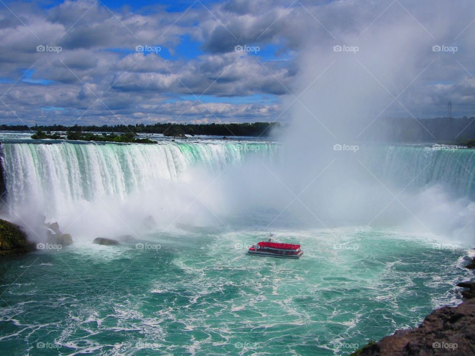 Niagara Falls and the horn blower  