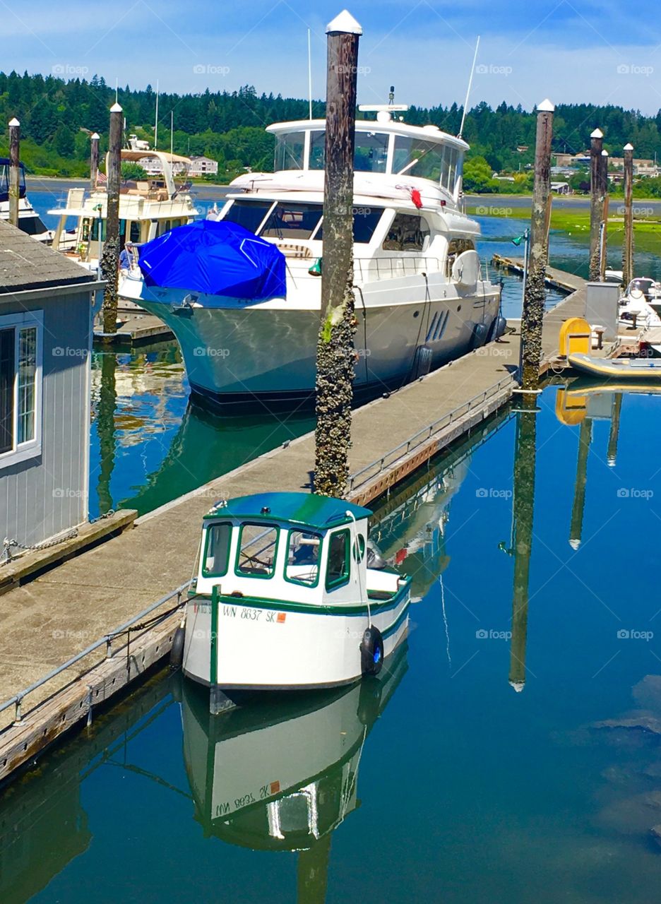 Small boat & yacht 