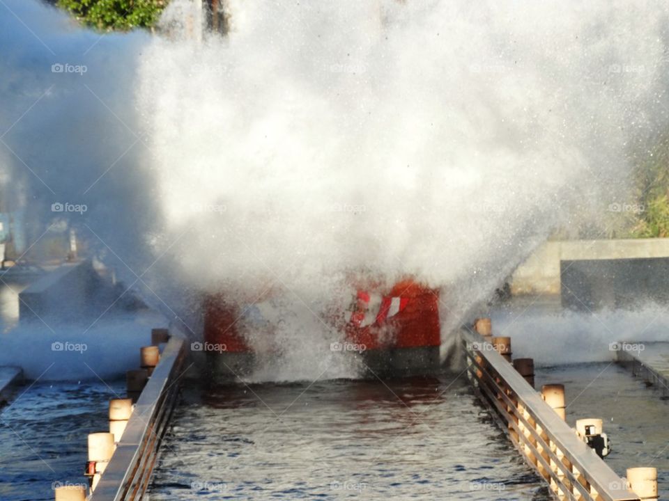 Log Ride Splash