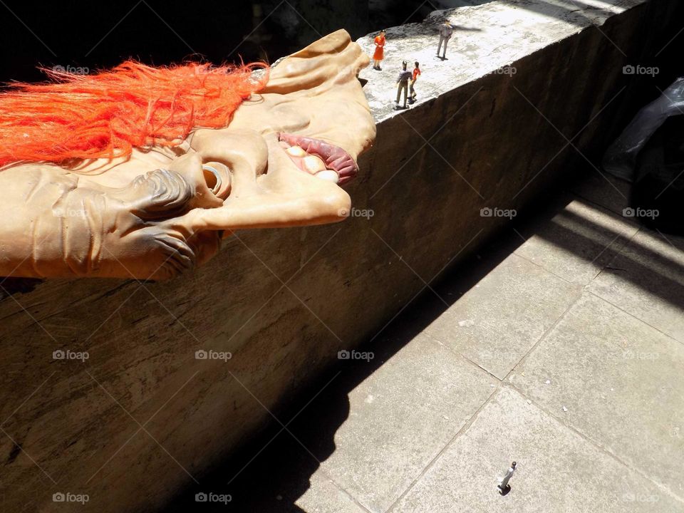 The world of liliput, giant mask