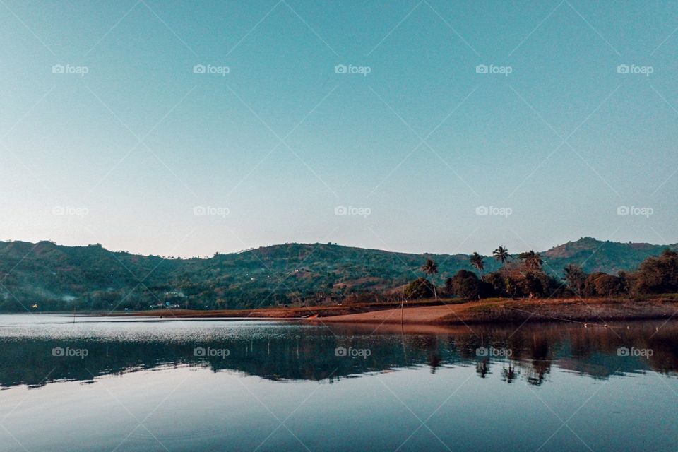 If I'm not mistaken, I think this was my first roadtrip by the lake. Yes, a lake. And it just felt so good. 💛 Should I go camping by the lake next time? ✨