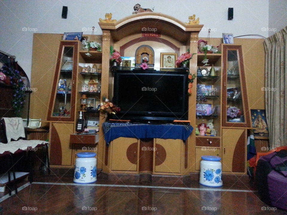 tv showcase. tv showcase items arrange