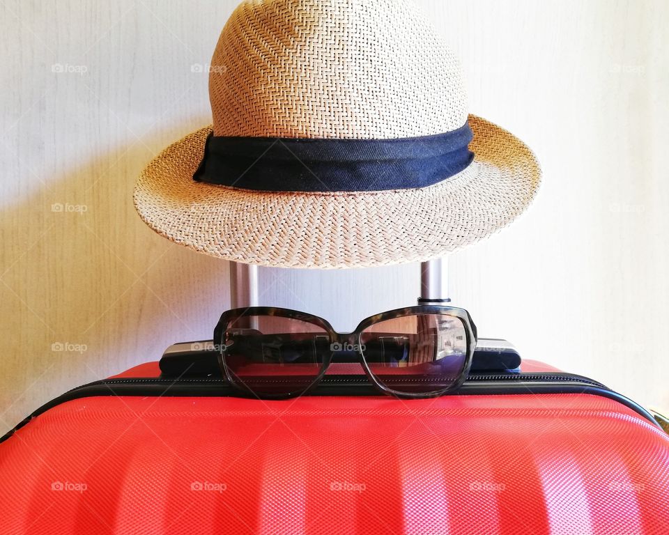 Suitcase with hat