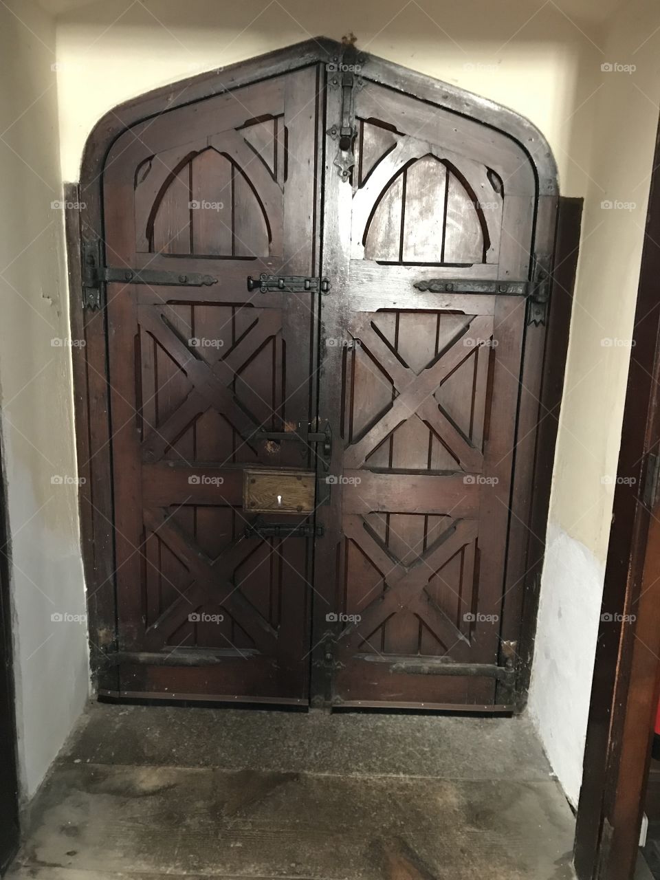 St Edmunds Church main door from the inside, it’s well crafted finish, depicts that it was love for the church that gifted the worshippers this piece of architectural delight.