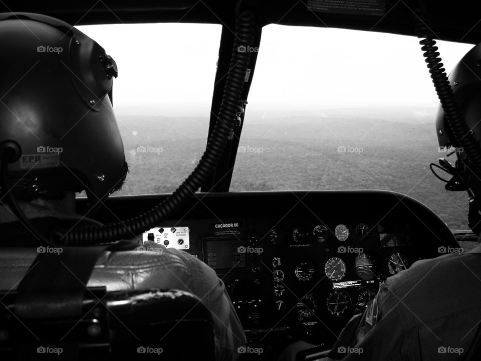 In The cabin of The helicopter - na cabine do helicóptero