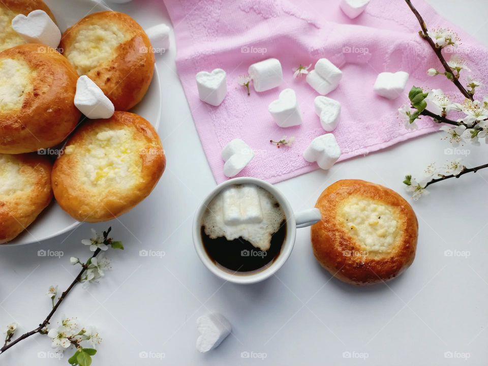 airy buns with cottage cheese, tender marshmallows and fragrant coffee!
