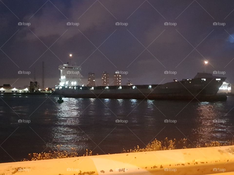 Lindaunis - What kind of ship is this?
LINDAUNIS is a Container Ship that was built in 2012 (8 years ago) and is sailing under the flag of Liberia.
It’s carrying capacity is 1036 TEU and her current draught is reported to be 5.7 meters.