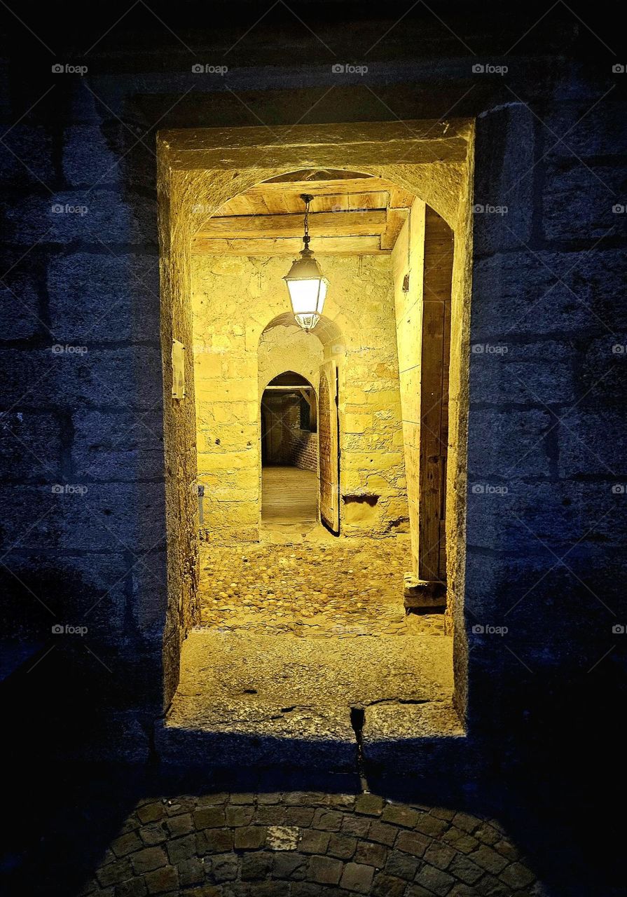 Estavayer castle passage by night