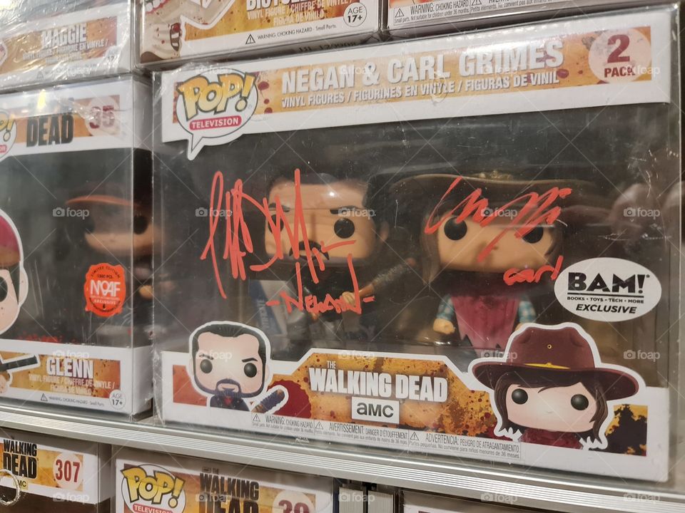 Funko Pop! vinyl - Negan & Carl 2 pack - Bam exclusive - double signed
