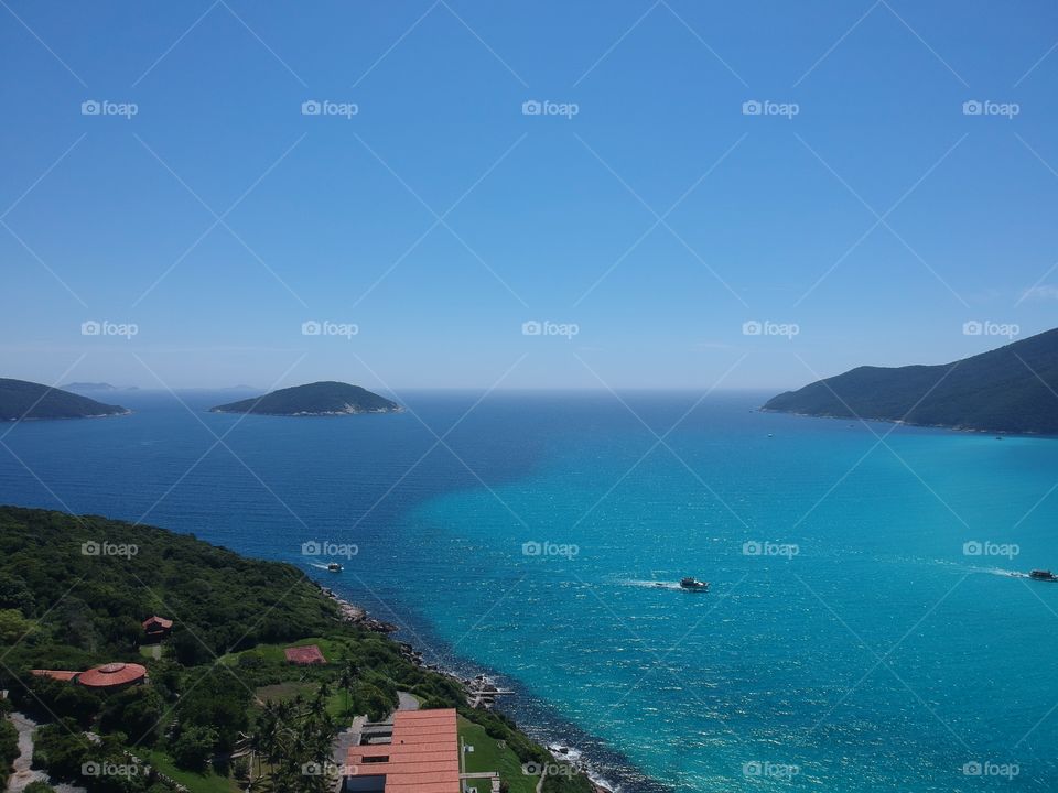 Paisagem aérea de Arraial do Cabo, no Rio de Janeiro, Brasil. Com um mar azul muito lindo!!