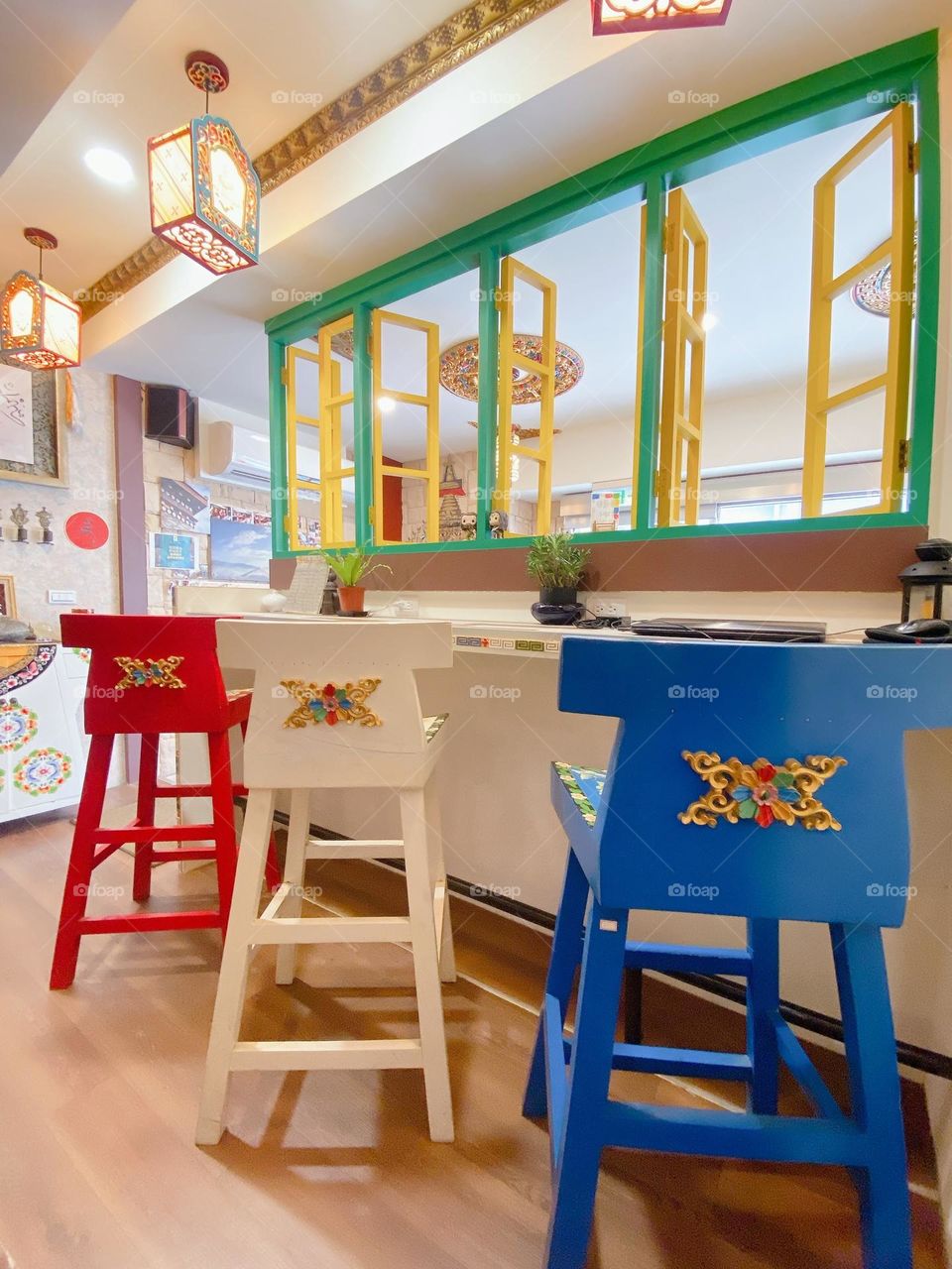 Vibrant Dian-Zang Restaurant: A Colorful Feast for the Senses