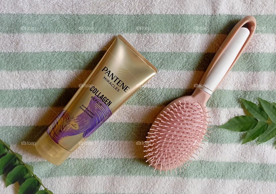 Hair conditioner and comb