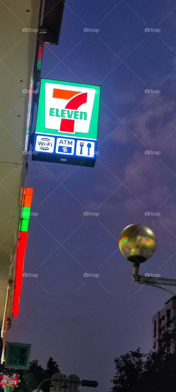 Different aspects to see the colors from the same source...