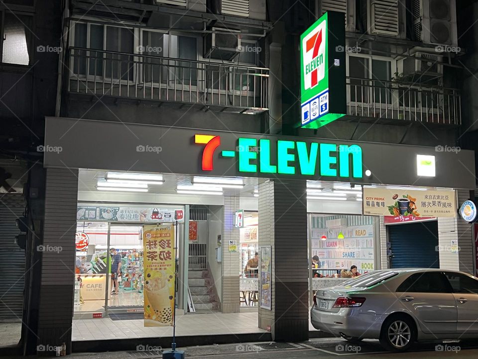 7-ELEVEn convenience store