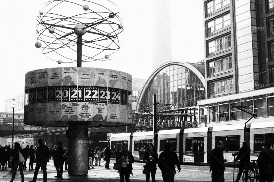 Berlin Alexanderplatz Weltzeituhr B&W 
Bahnhof