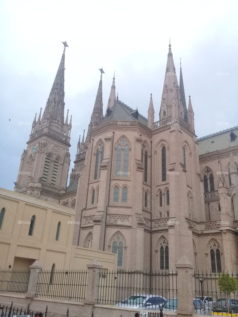parte trasera de la Basílica Nuestra Señora de Luján, en la ciudad de Luján, provincia de Buenos Aires.