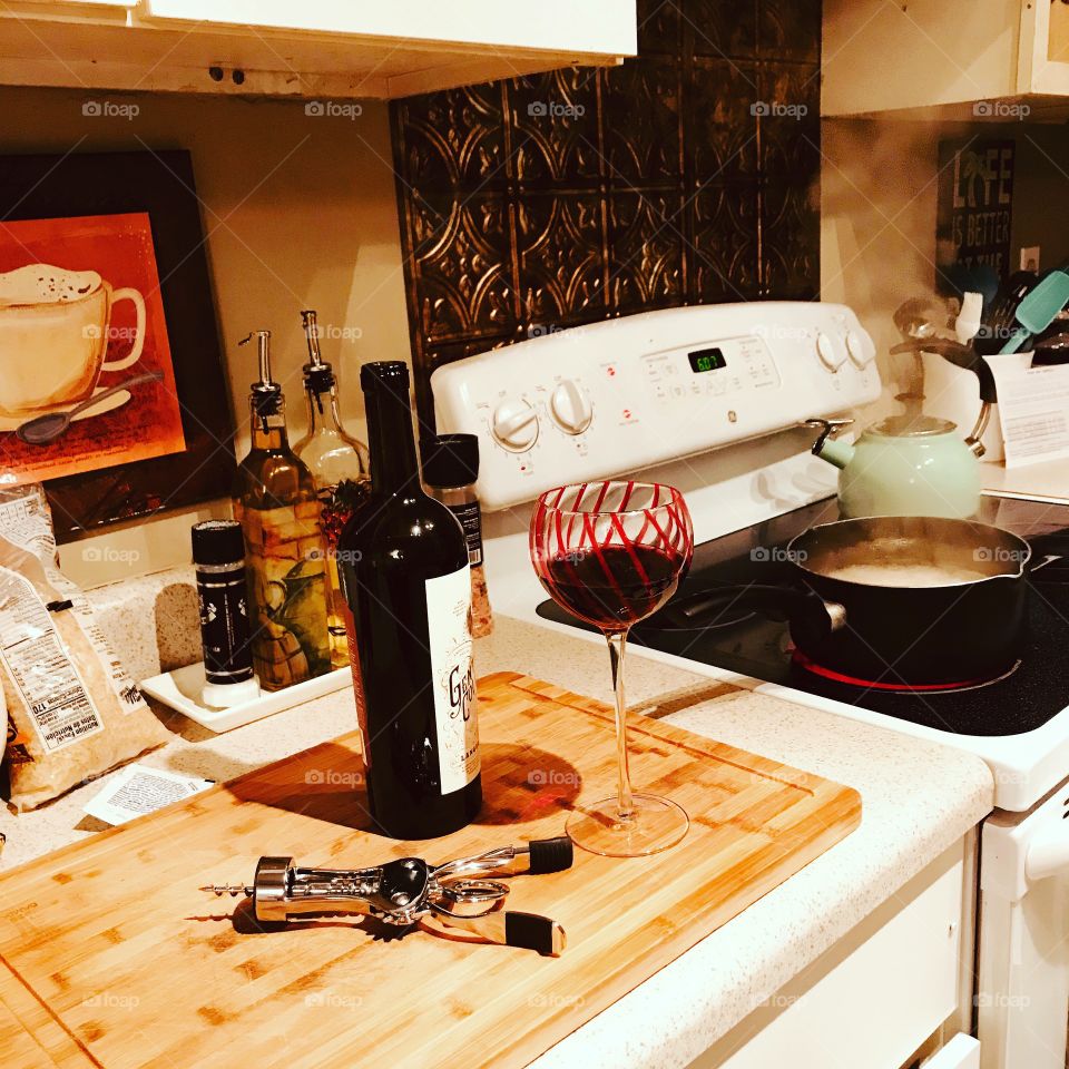 Cooking dinner whit wine.