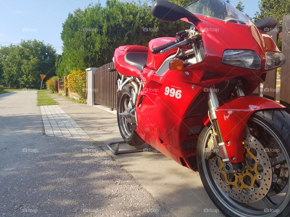 red ducati 996s motorcycle