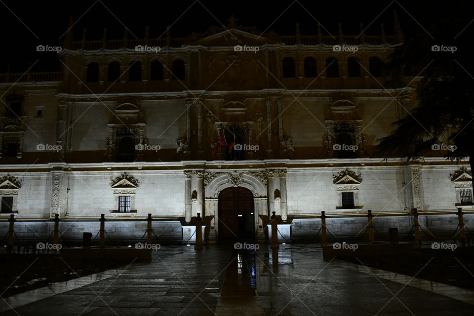 Fachada universidad de Alcalá de henares, España -  Facade of the University of Alcalá de Henares, Spain