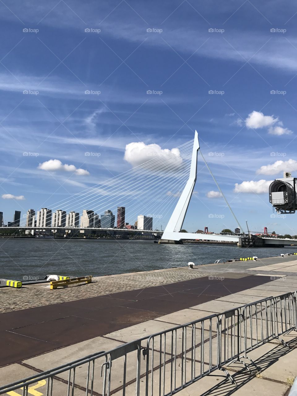 Bridge 
Suspension 
Rotterdam 
Water
Day