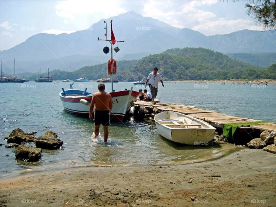 beach boats men turkey by merethe