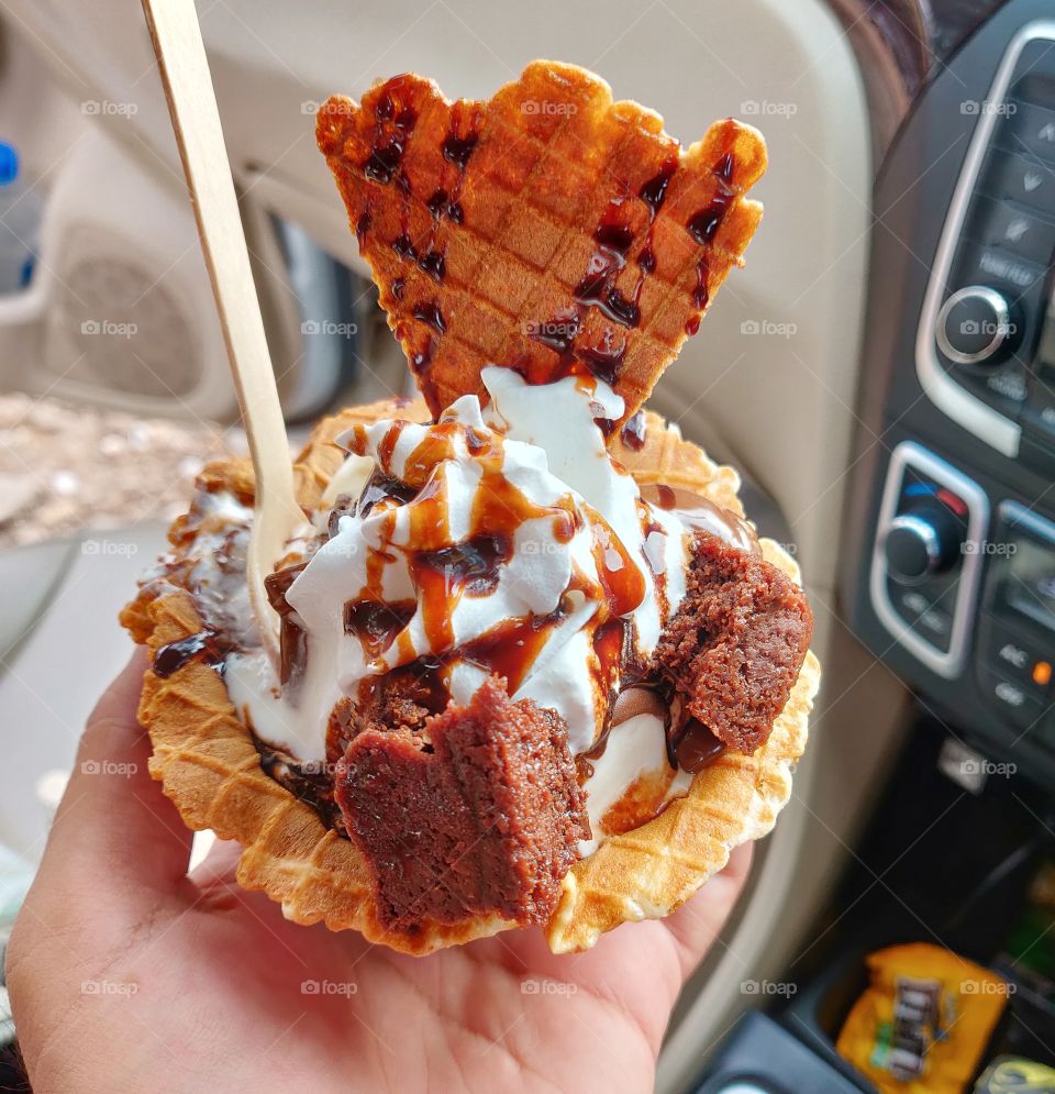 Waffle Ice Cream
icecream 🍨 with chocolate syrup