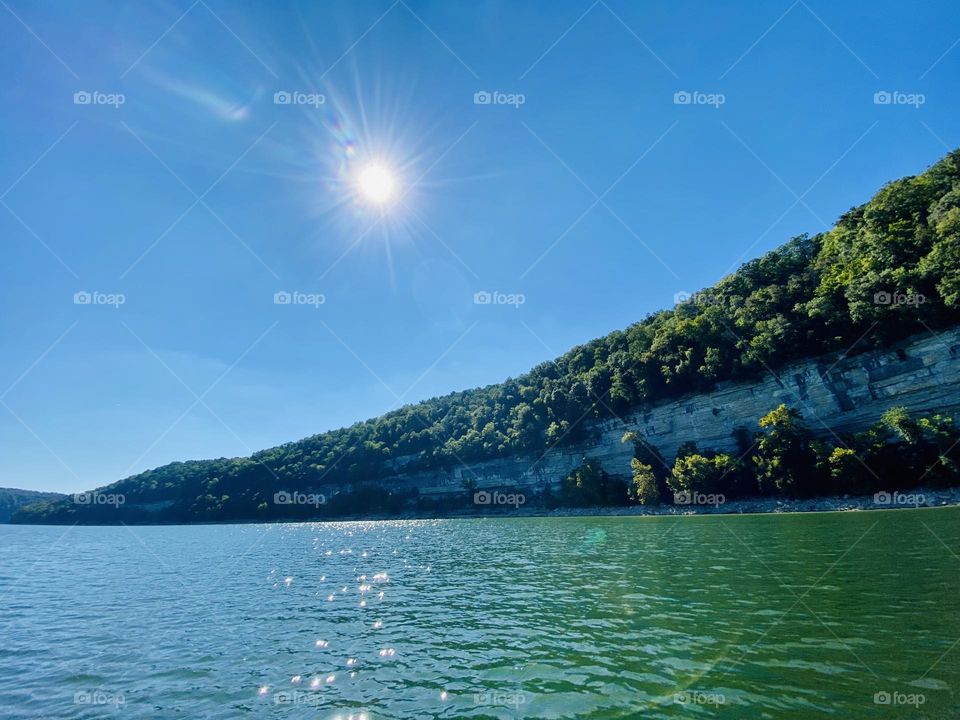 Bright sun shiny day out on Lake Cumberland in Kentucky, USA 