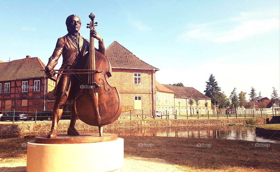 music statue