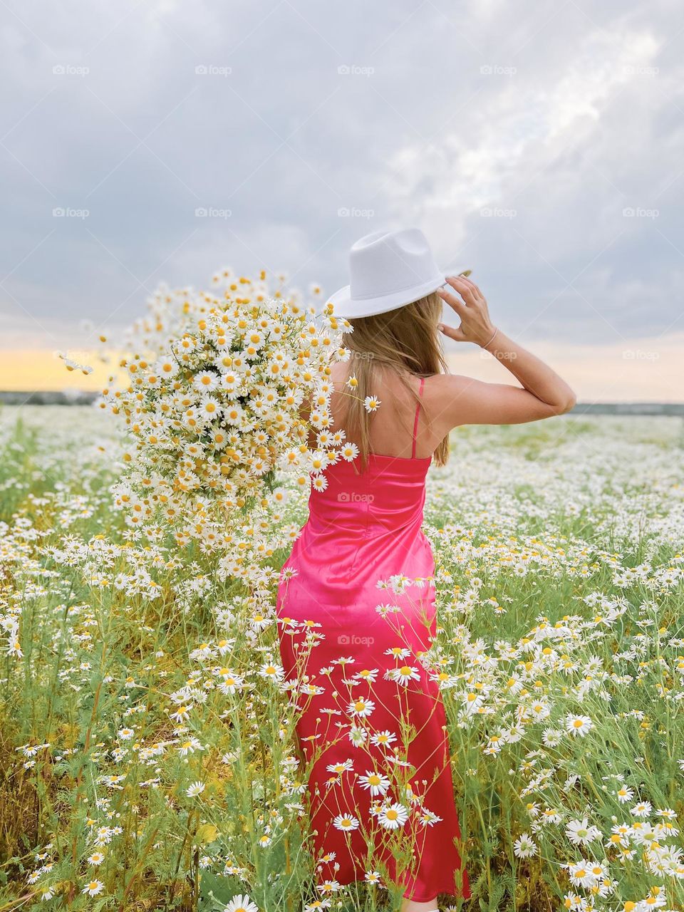 girl with a bouquet of flowers in the field