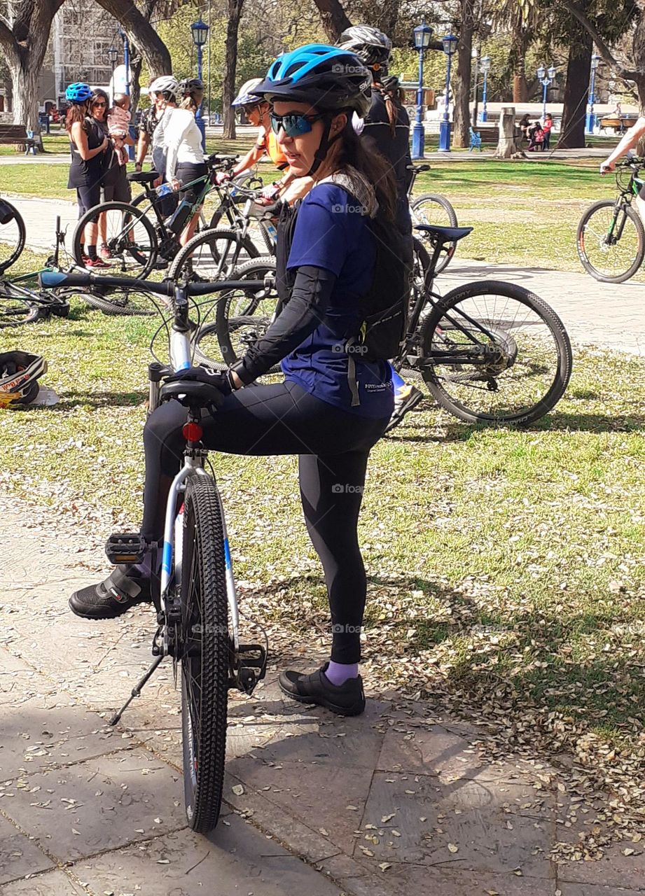 mujer ciclista