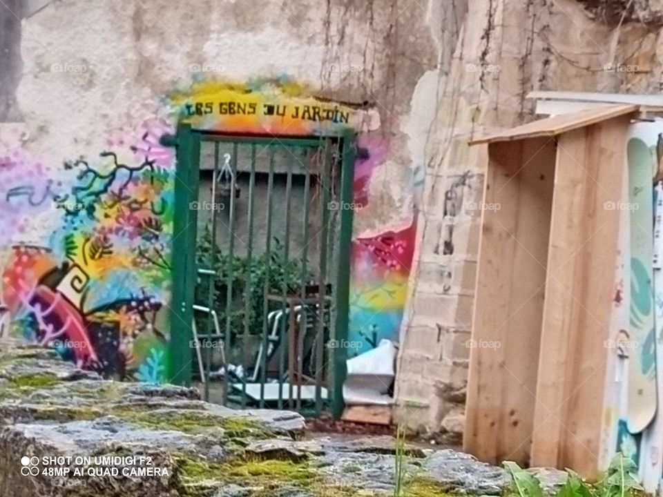 Façade grille graffiti