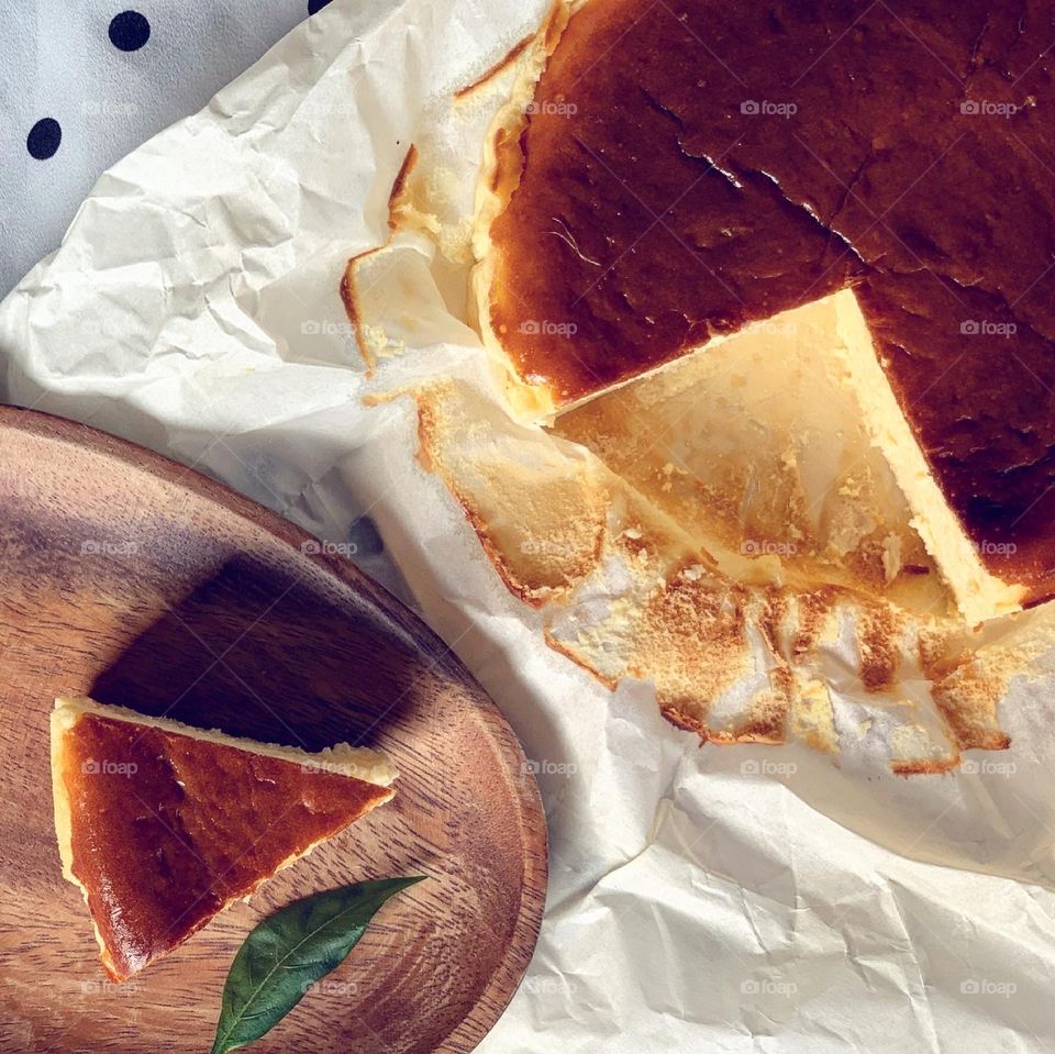 Creamy gooey flourless basque burnt cheesecake 